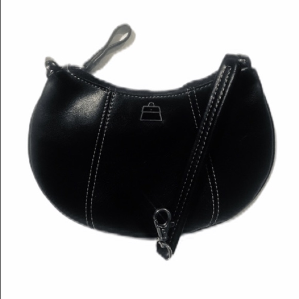 🖤 Kathy Van Zeeland Clutch